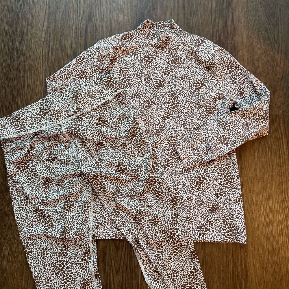 Lands End Cheetah Brown & White Women’s Matching Set Top & Pants Size Medium